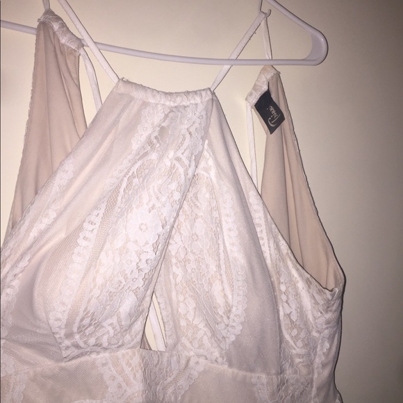 Super Cute dress with key hole in the front - Picture 6 of 7